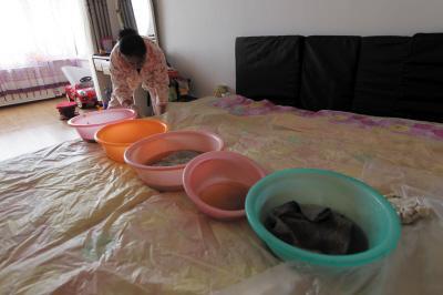 宿州楼上漏水，住户失联，小区没物管，业主维权难！律师来支招……